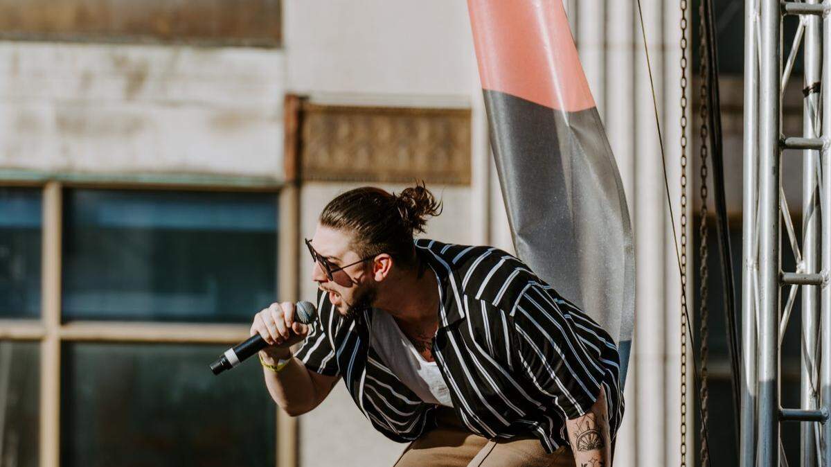 Lou Rivera, lead singer of Fifth and Aurora, performing at 2022 Federal Frenzy