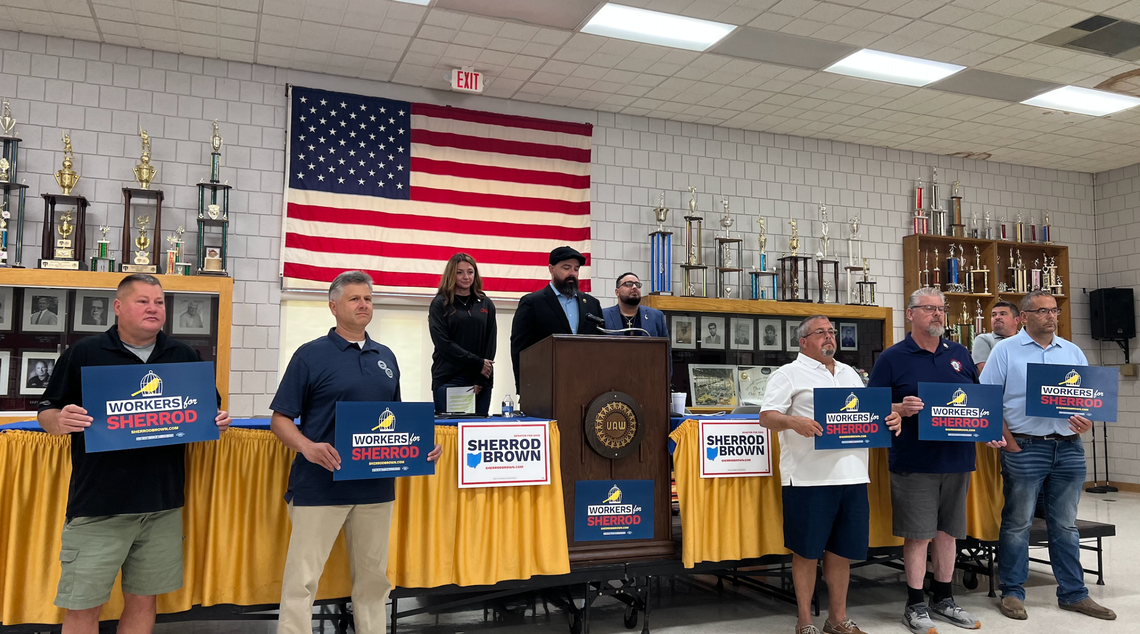UAW Local 1112 President George Goranitis, BLET Vice Chairman of The Ohio State Legislative Board Sam Schatz, CWA Local 4320 member Renee Rouser, and Vice President of the Mahoning-Trumbull AFL-CIO Central Labor Council Jose Arroyo hosted a “Workers for Sherrod” statewide tour stop in Youngstown.