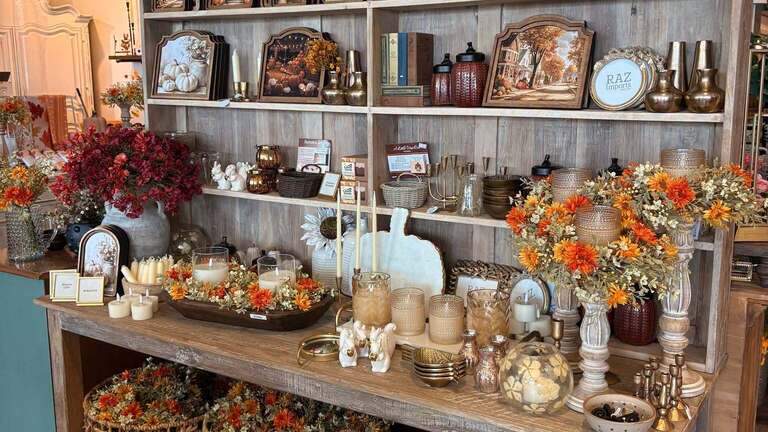 Create your own fall candles at Charm House Decor in Boardman
