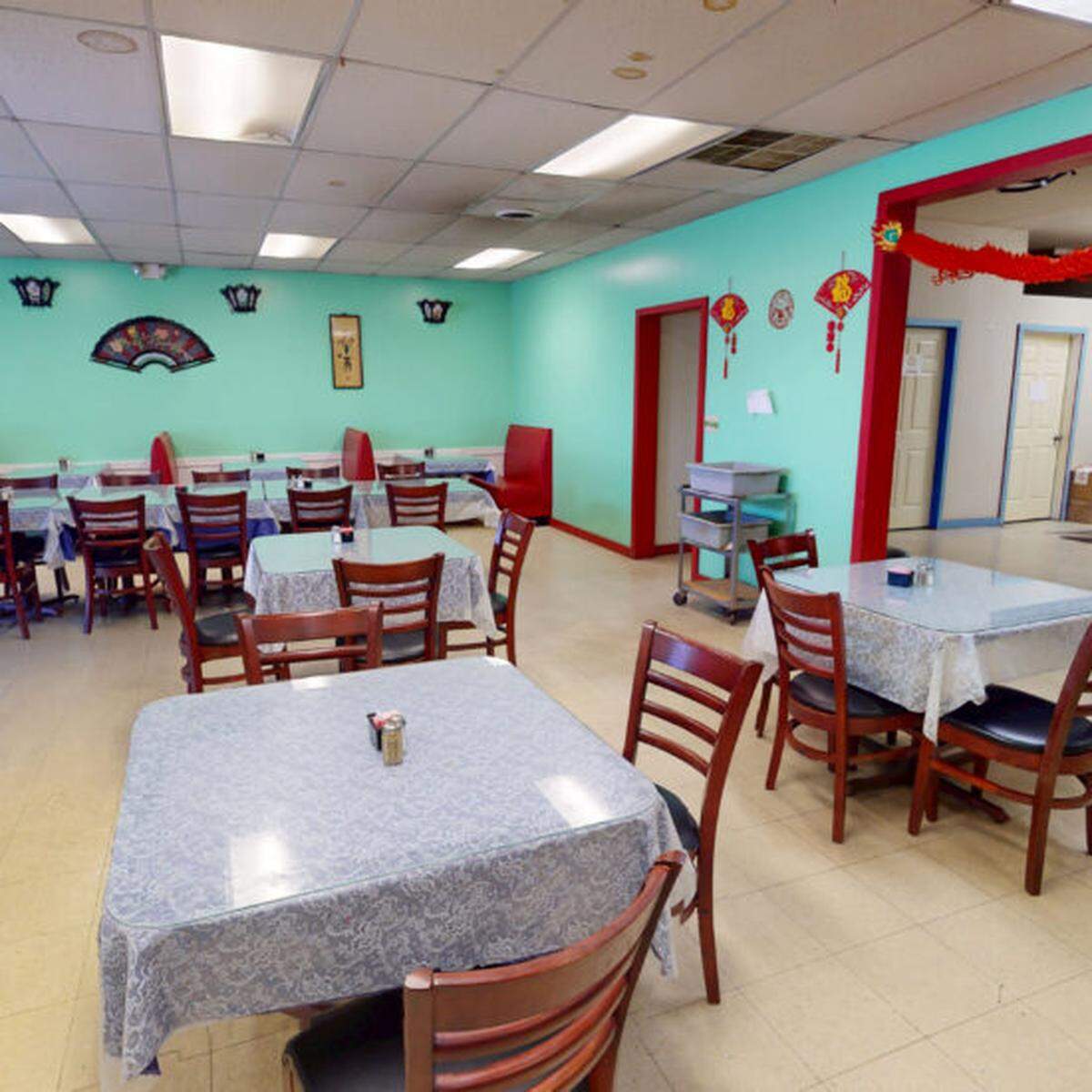 On the Platz Realty Group website, take a 3-D tour inside the restaurant, including the kitchen’s 12-foot exhaust hood and dining room.