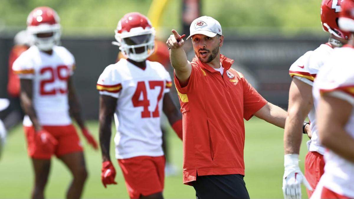 Kansas City Chiefs safeties coach Donald D’Alesio works with players during practice.