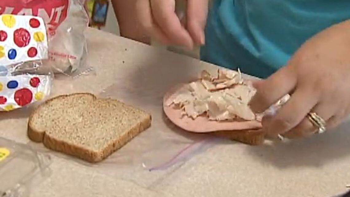 A Cleveland Clinic dietitian whips up some easy and healthy lunch ideas