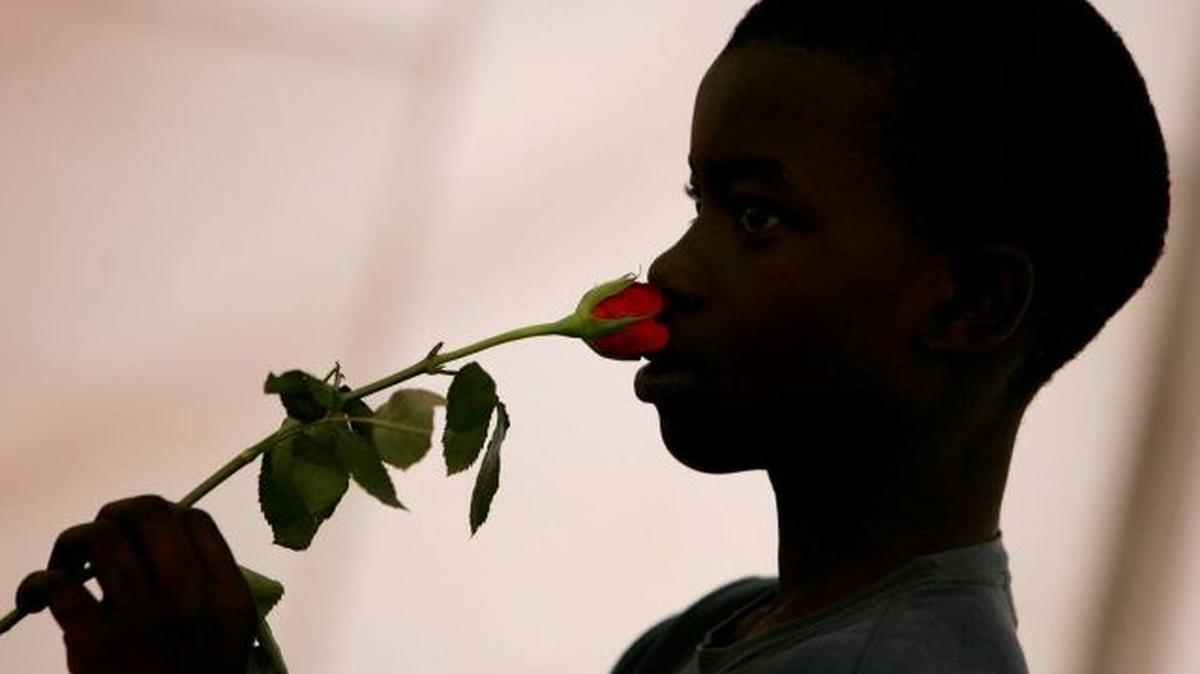 Estimates from the Washington University School of Medicine in St. Louis suggest between 700,000 and 1.6 million people in the U.S. are experiencing chronic smell loss or distortion because of COVID-19. (Karel Prinsloo | Associated Press)