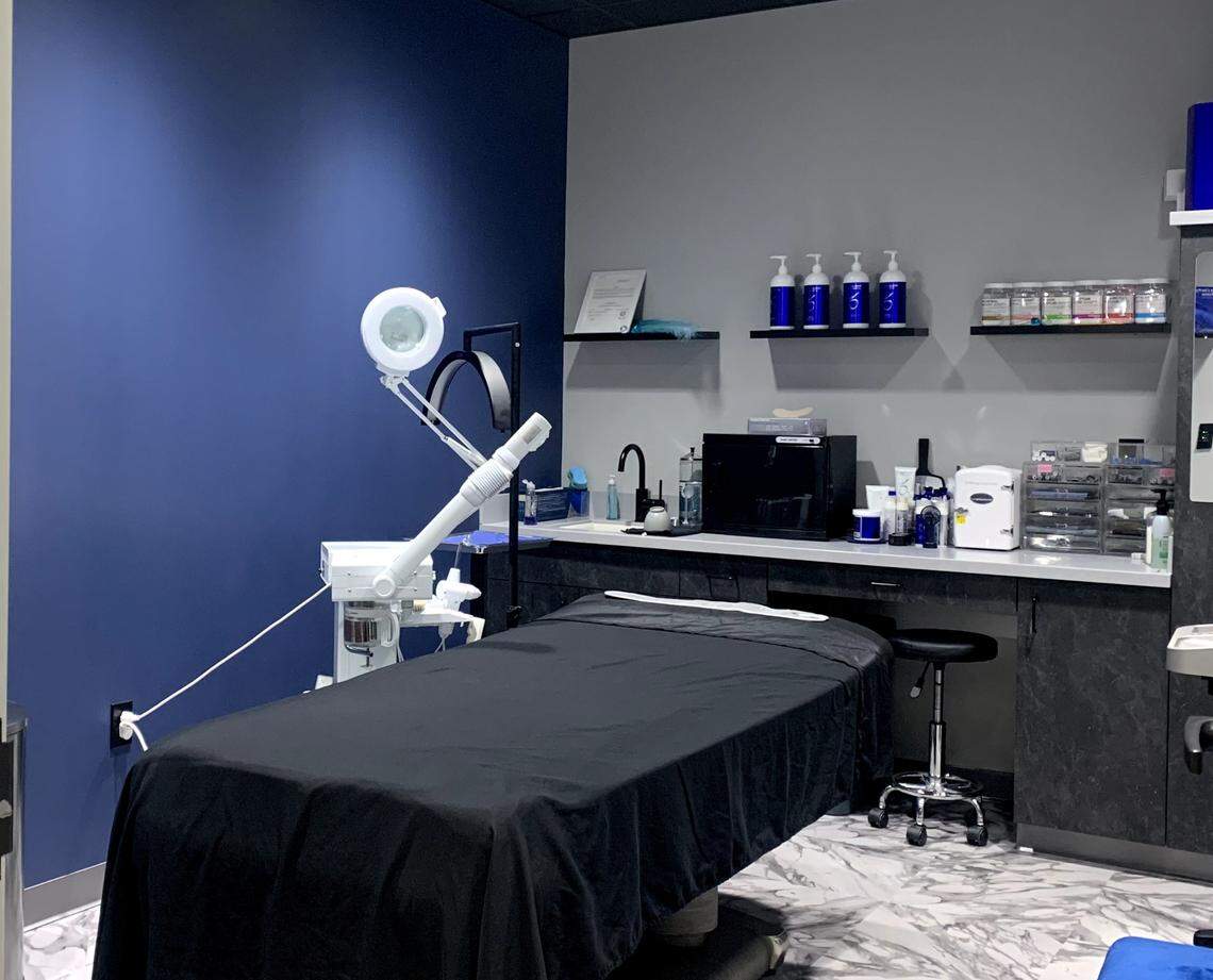 Sapphire is an all-inclusive, high-end clinic for body sculpting, fillers and IV hydration helping clients feel like a gem.