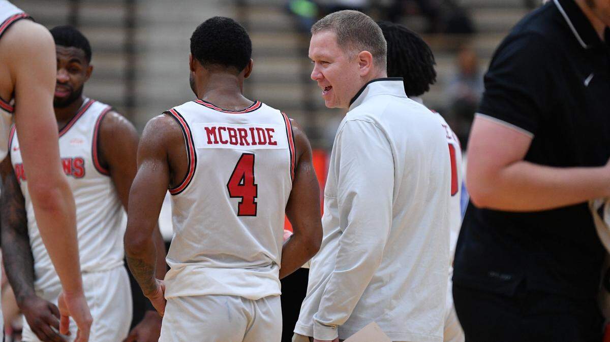 Youngstown State men’s basketball coach Jerrod Calhoun was named the Horizon League men’s basketball coach of the year on Monday.