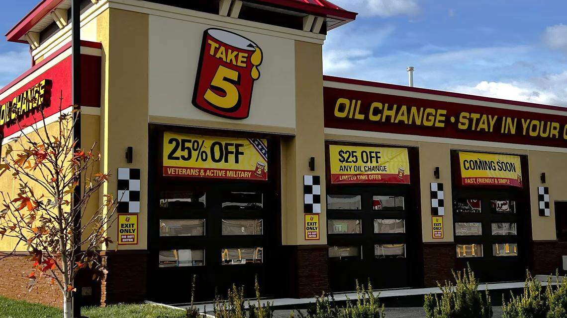 Stay-in-your-car convenient oil change services available in Trumbull County