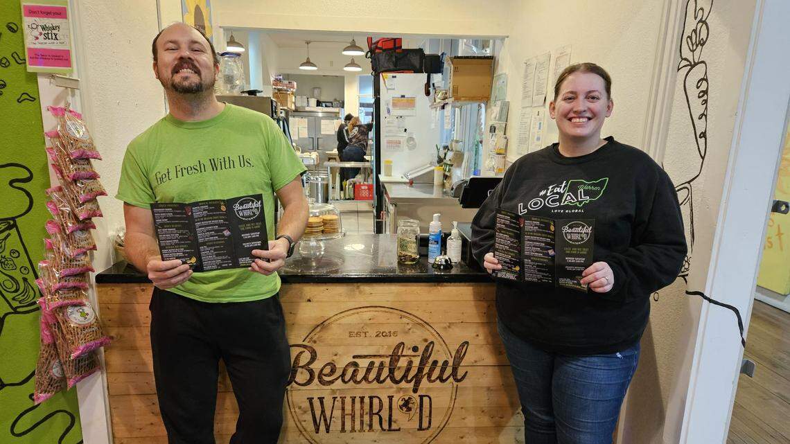 Owners opening Beautiful Whirl’d earlier for breakfast, smoothies in Warren