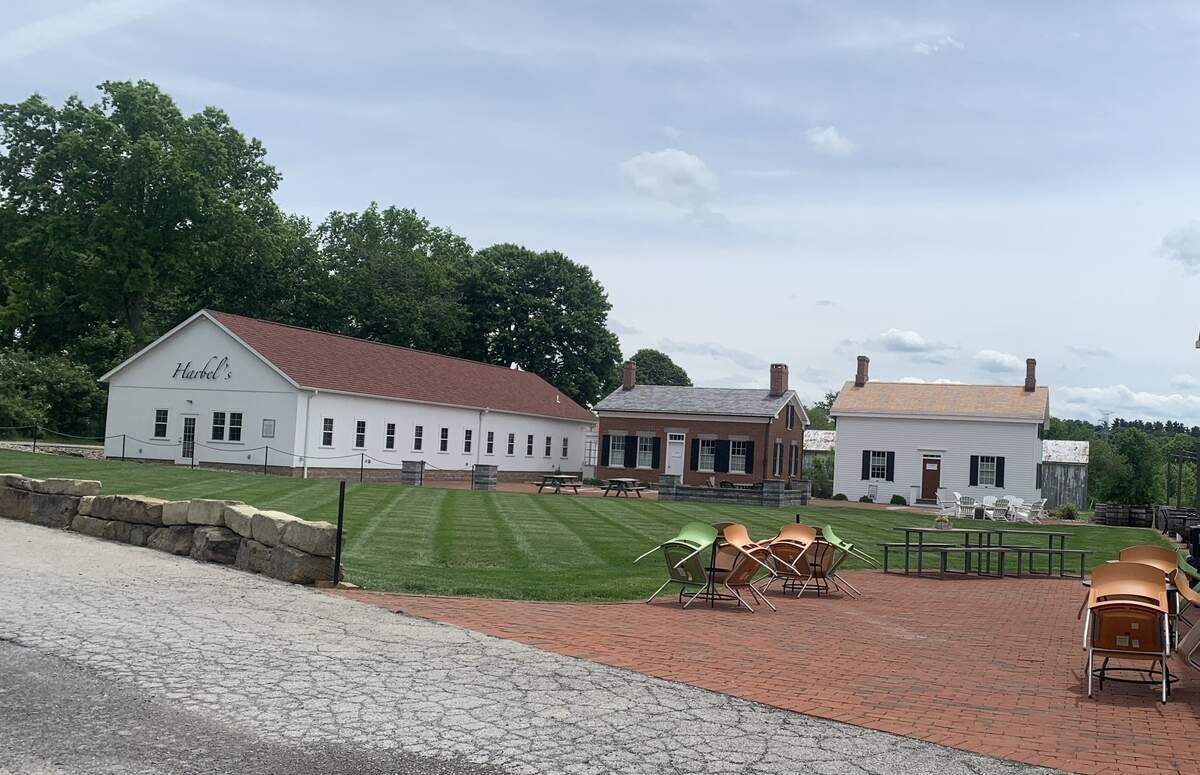 Smoke Worx Village Table 4.1 has been open since 2024 at 45417 OH-14, close to Harbel’s Gathering Barn and Ill Will Brewing.
