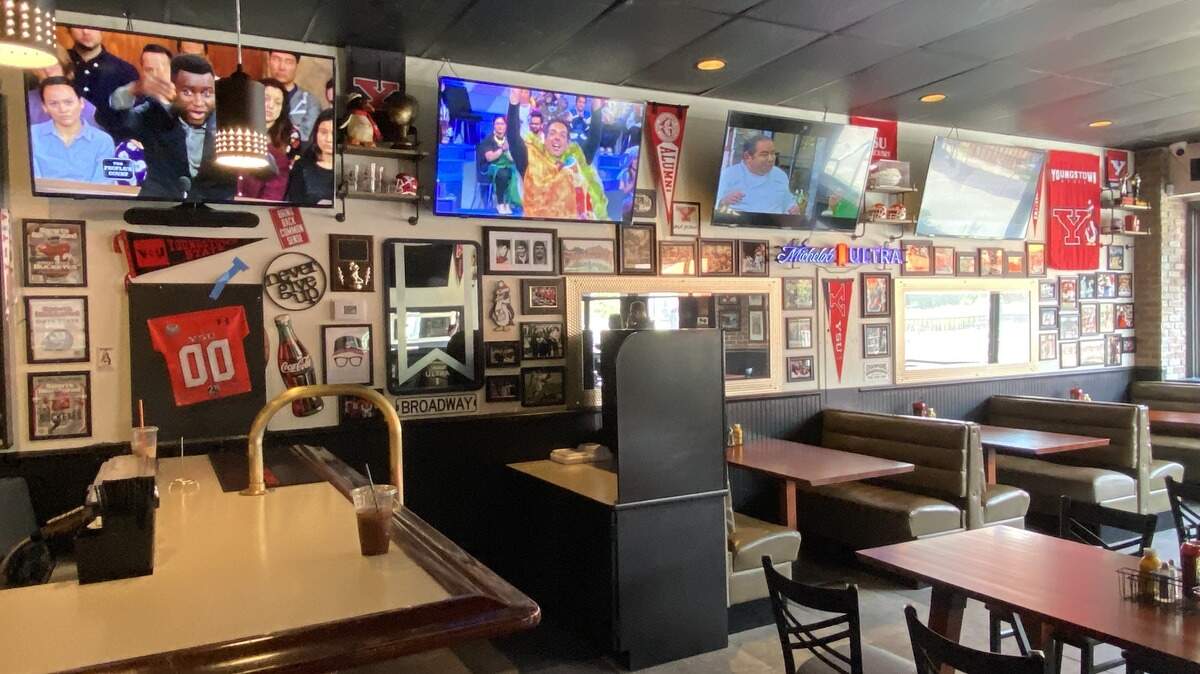 There’s a new dining option for students, faculty and anyone visiting the downtown Youngstown area this fall for college football games and neighborhood comraderie. Bull & Bear Tavern’s second location is open every day at 10 a.m. on Elm Street at the former location of Inner Circle Pizza on YSU’s campus.