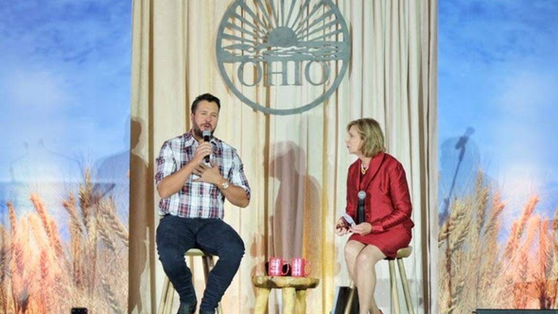 Country musician Lue Bryan sits with Ohio First Lady Fran DeWine