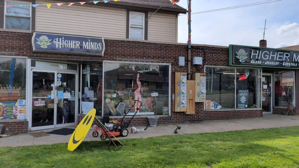 Higher Minds in Warren reopens under new ownership with same customer experience
