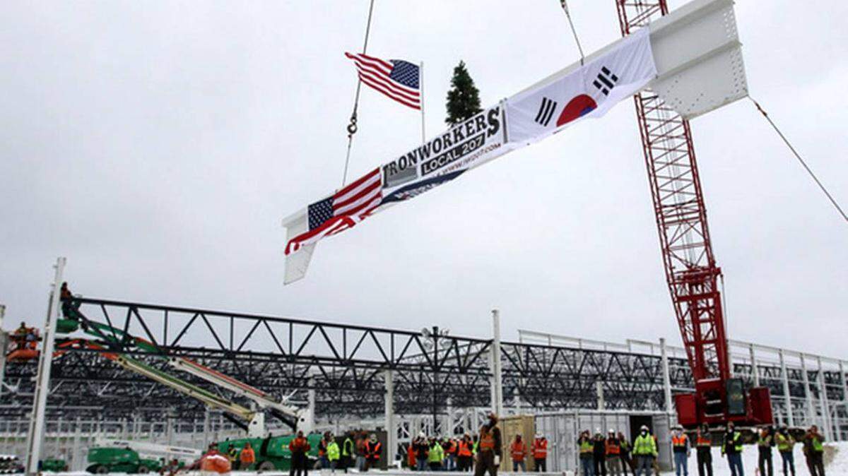 A crane hoists the final, ceremonial iron beam into place atop the steel skeleton of the incoming Ultium Cells LLC electric vehicle battery plant in Lordstown on Friday, Feb. 19, 2021.