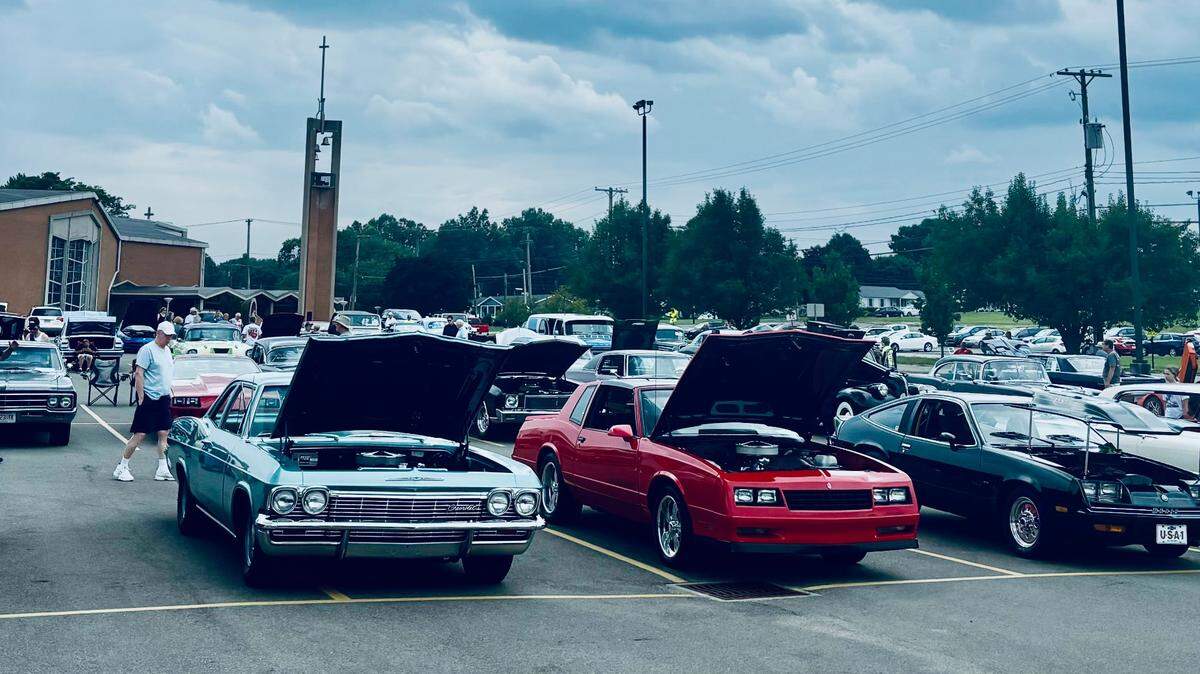 Cars lined up at the Old School Car Cruise.