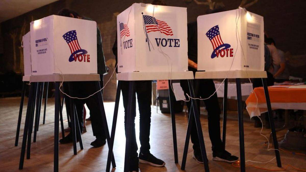 Here’s what Illinois state law says about taking a selfie with your completed ballot.