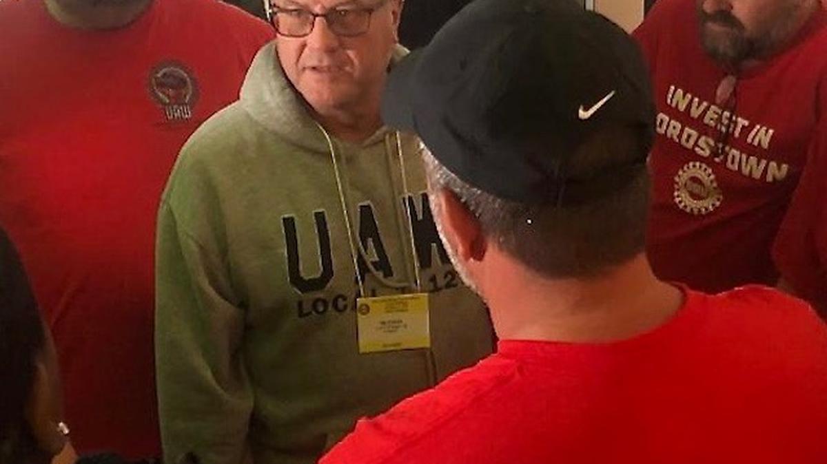 UAW Local 1112 President Tim O'Hara discusses the contract with supporters of the GM Lordstown Assembly Complex during the council meeting in Detroit on Thursday. Photo by Jess Hardin