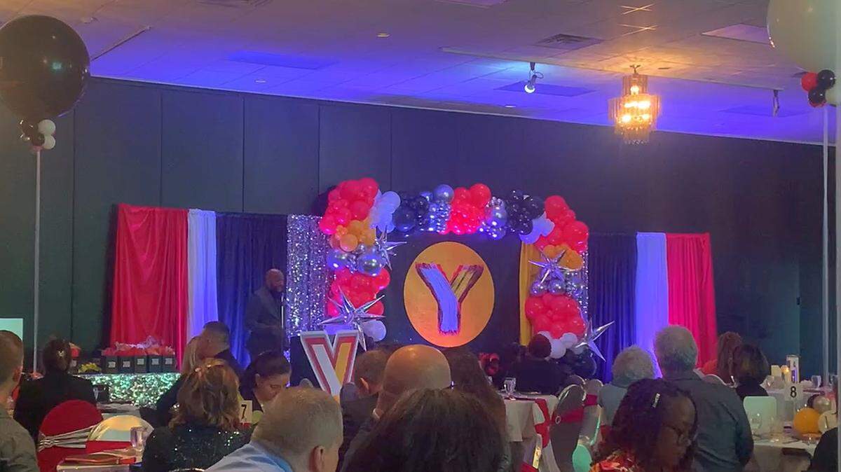 Superintendent of Youngstown City School District Justin M. Jennings welcomed members of the school district and their guests to the inaugural Youngstown Honors gala. 