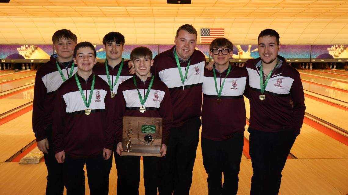 Boardman HS boys capture back-to-back district titles at Division I Bowling Tournament