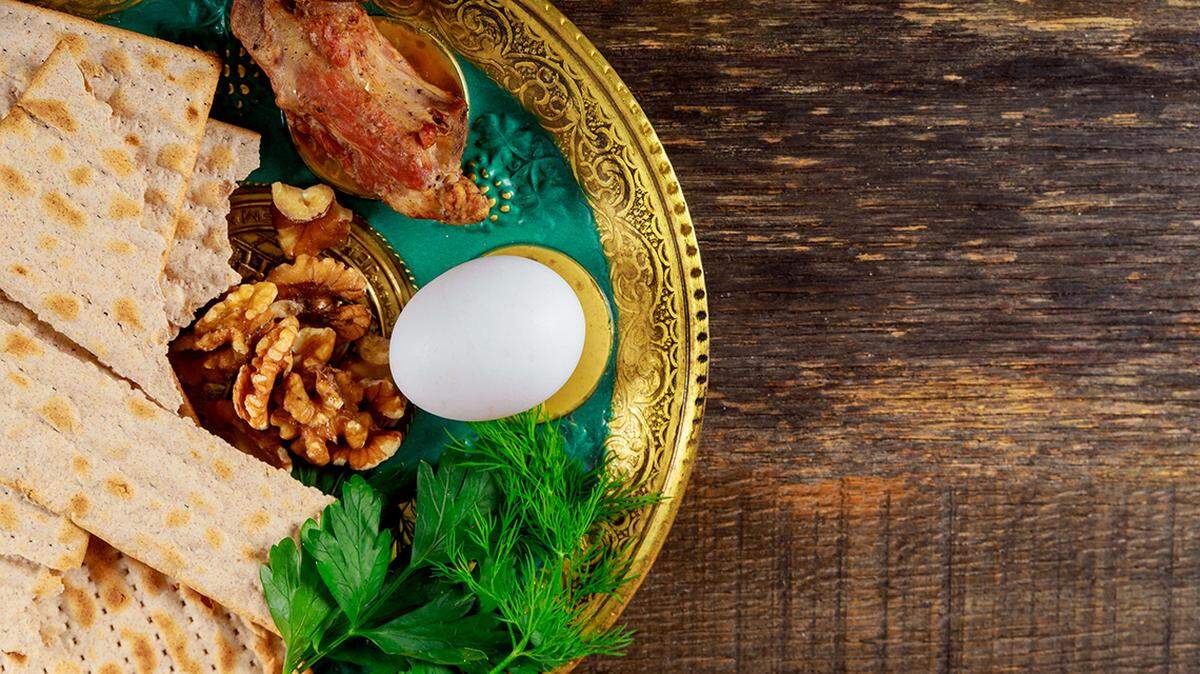 A Seder plate for Passover with matzo, egg, cilantro, dill and walnuts.