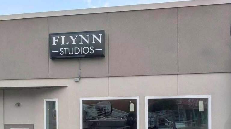 New creative photography studio opens with local vendors in downtown Girard
