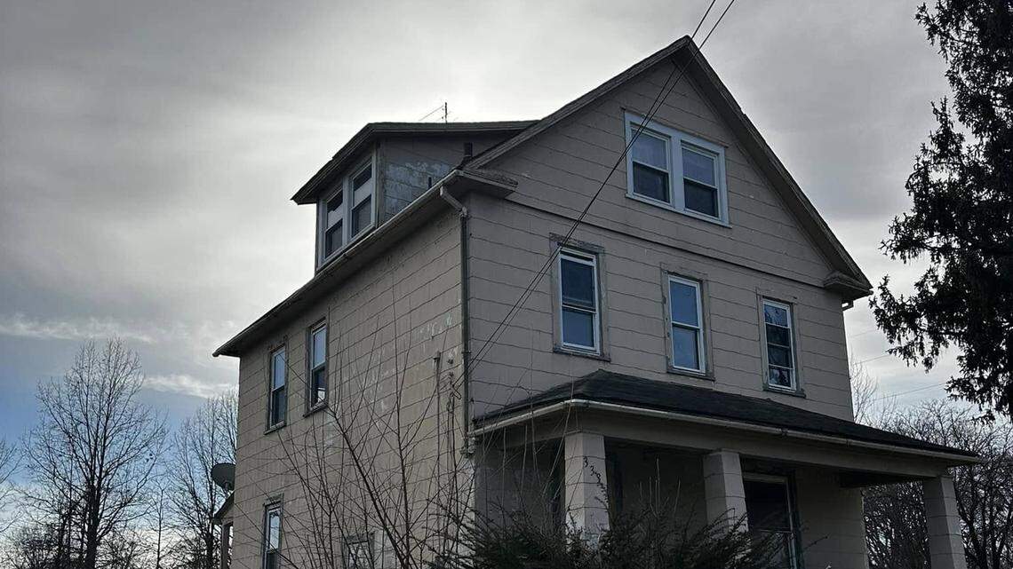 The new reports show that the number of housing units in Warren that are considered abandoned and vacant have declined by 46% since 2020. 