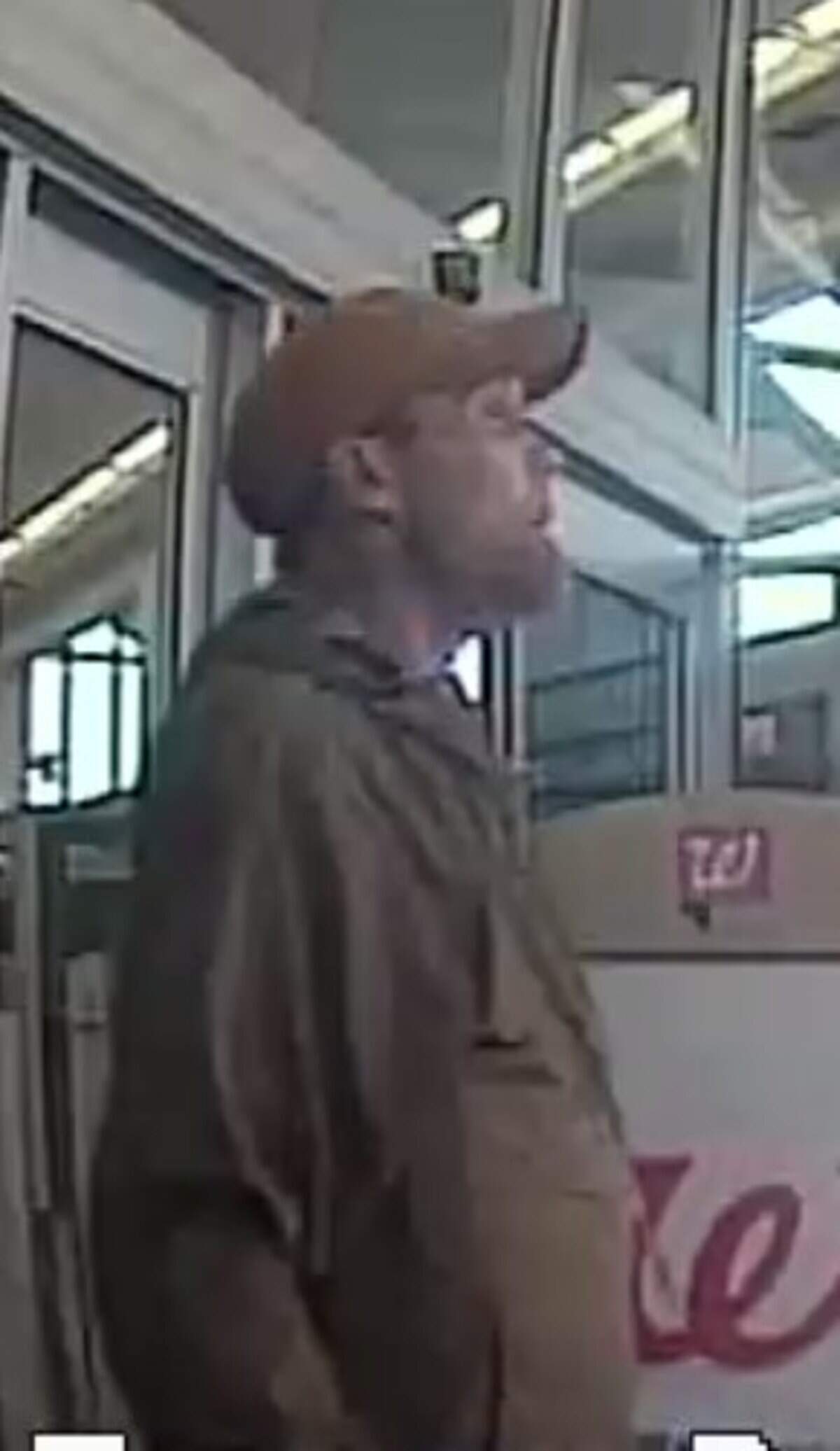Austintown police search for suspect in convenience store theft