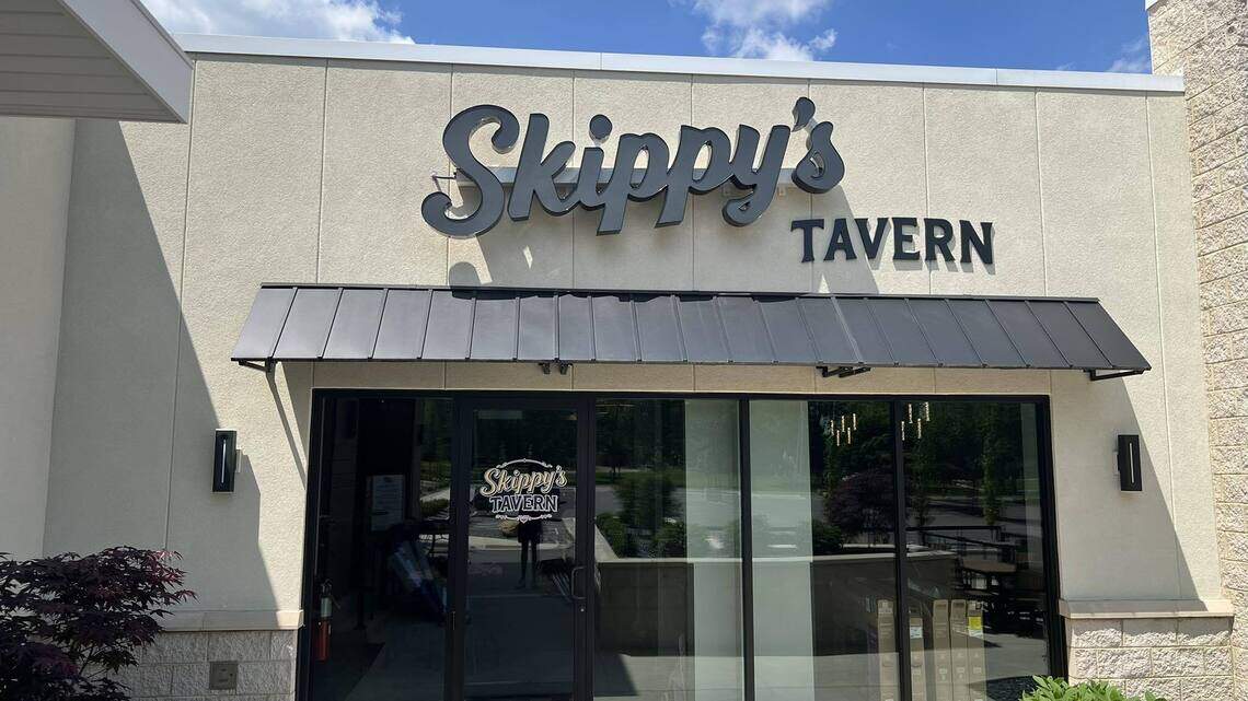 Community shows up for Skippy’s Tavern during grand opening in Canfield