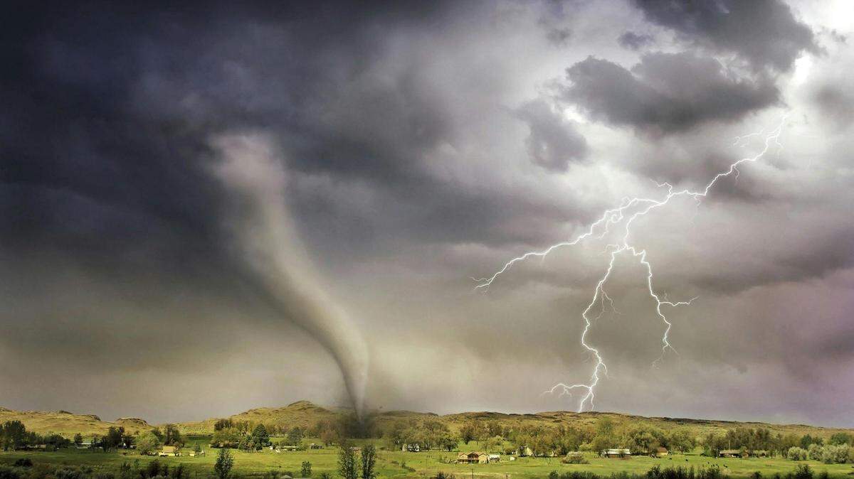 La Niña may cause a summer full of tornadoes, severe storms and droughts this year.