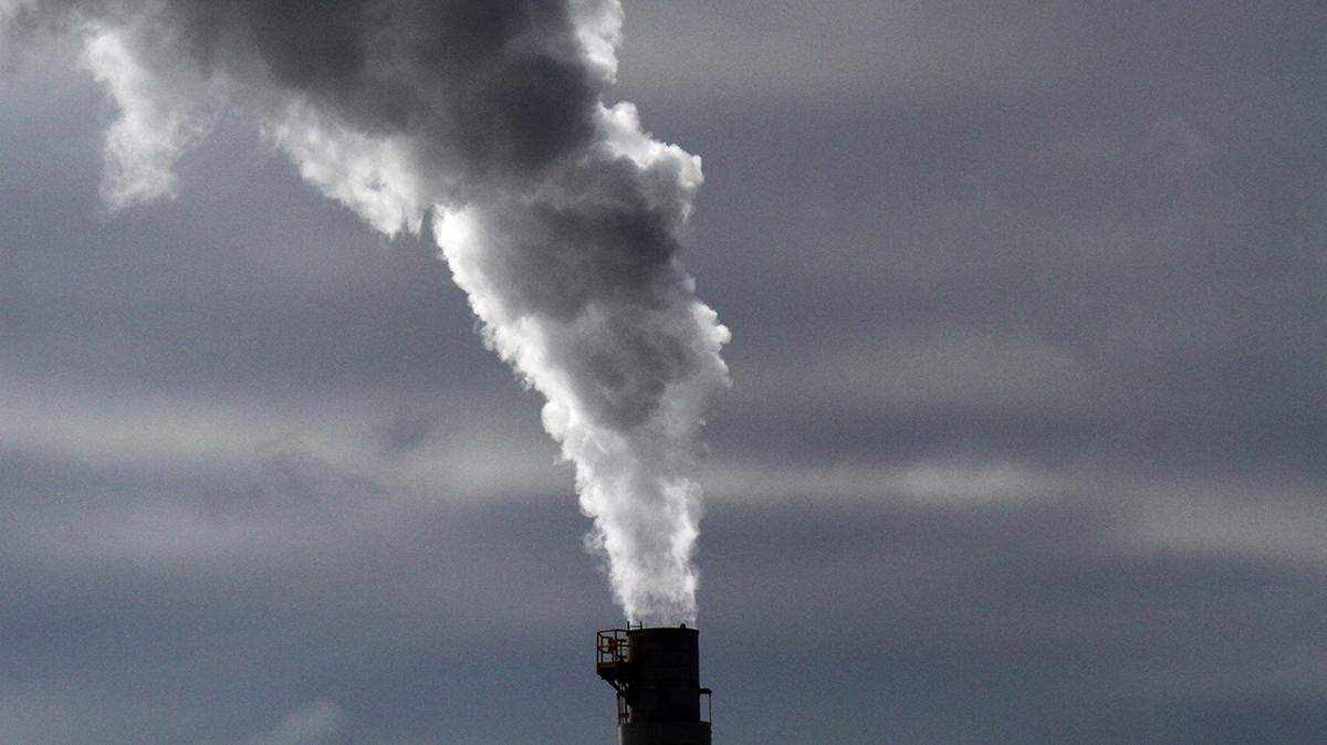Shown here is a chimney at the Heritage Thermal Services’ site along Saint George Street in East Liverpool, where a hazardous waste incinerator was opened more than 30 years ago.