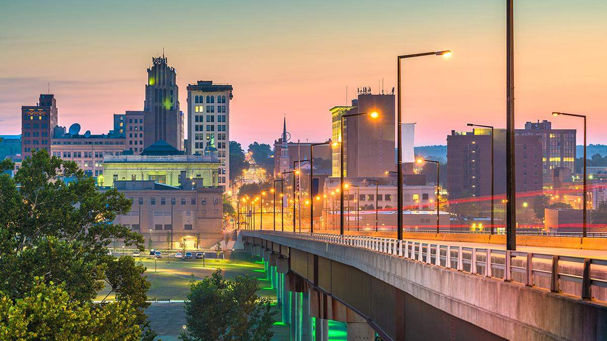 Youngstown, Ohio, USA downtown skyline at dusk
