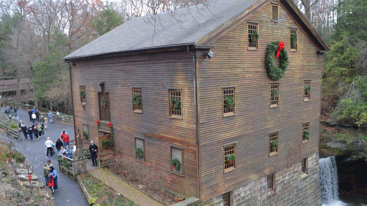 The D.D. and Velma Davis Education & Visitor Center at Fellows Riverside Gardens will welcome the community to Frost & Lights.