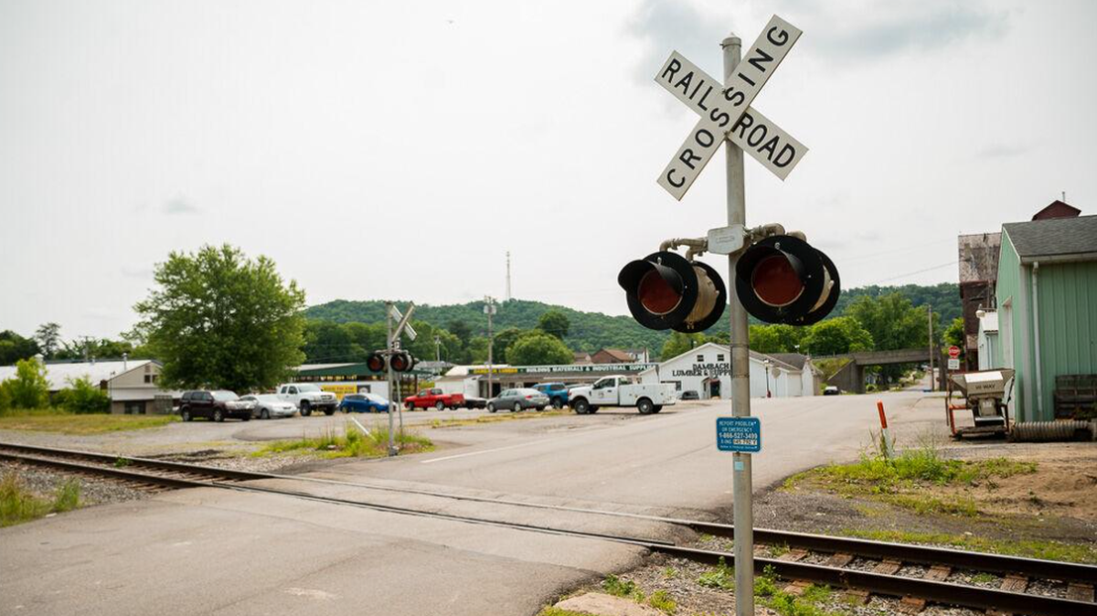 Ohio railroad crossing