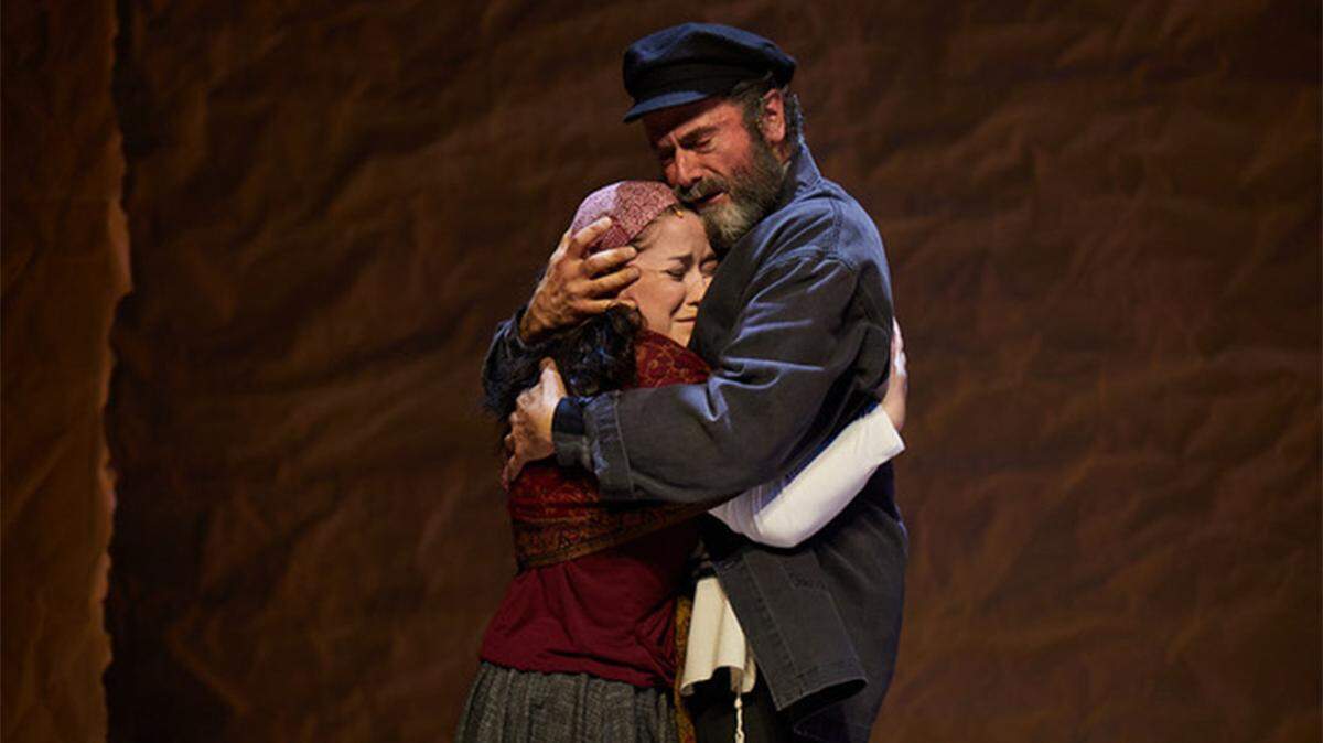 Canfield native Rosie Jo Neddy will play Khave and Steven Skybell will star as Teyve when “Fiddler on the Roof in Yiddish” is revived in an off-Broadway production in November in New York City. Neddy and Skybell are shown in the 2019 production that ran at the off-Broadway Theater Stage 42.