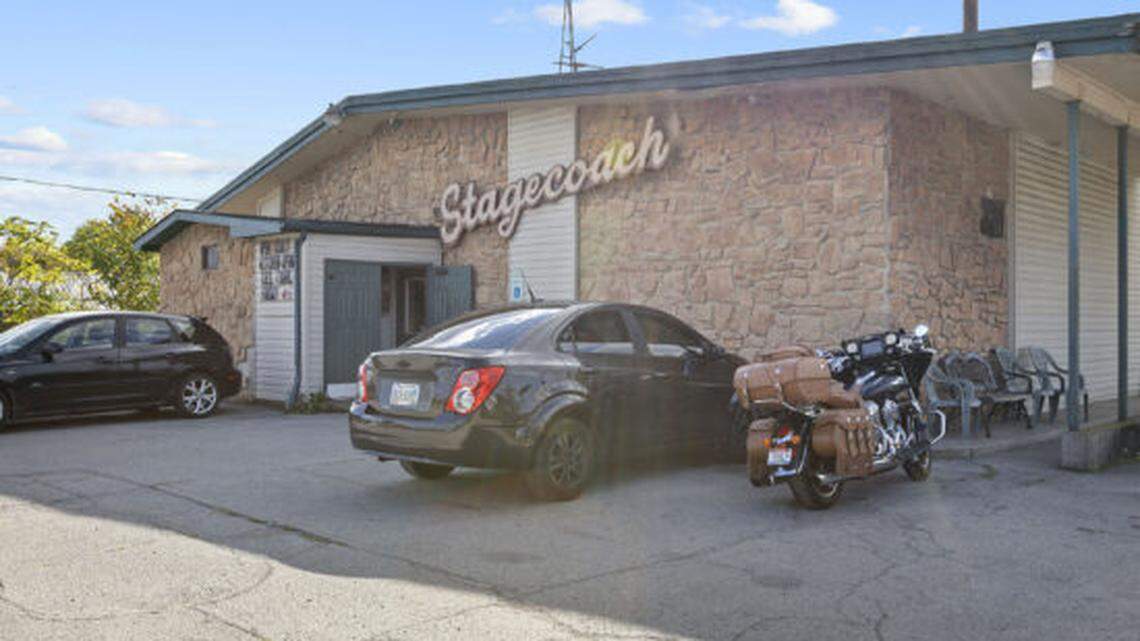 Bar/restaurant in southern Mahoning County for sale, reduced to $279,000