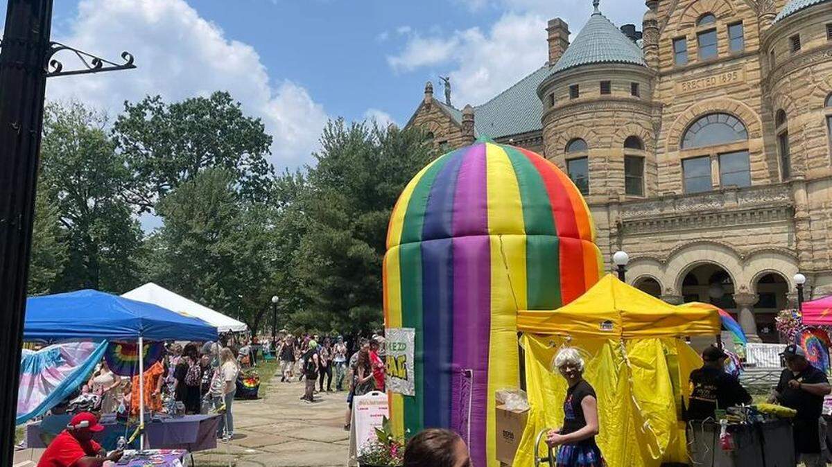 Warren’s Courthouse Square is set to close at 5:30 p.m. on Friday as volunteers and organizers set up tables and tents for the festival.