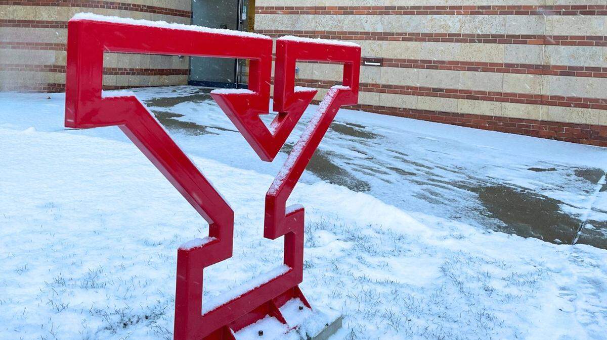 Youngstown State University’s College of Graduate Studies has surpassed an enrollment milestone for students beginning their spring semester.