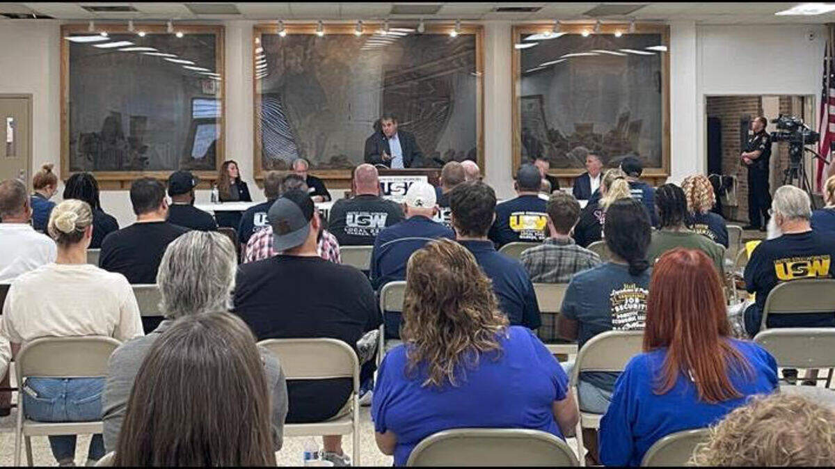 U.S. Senator Sherrod Brown (D-OH) joined local aluminum extrusion manufacturers and workers Thursday at the United Steelworkers Local 1375 in Warren.