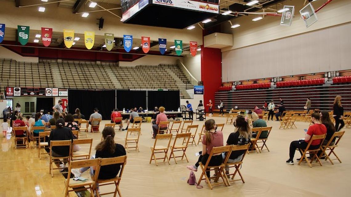 Youngstown State University hosts vaccine clinic at Beeghly Center. The right half of the room is for people to fill out their information before going behind the screen to for the first dose of the Moderna vaccine. The left side is for people to sit for their 15 minute monitoring period after receiving the vaccine. (Ellen Wagner | Mahoning Matters)