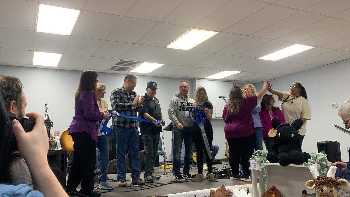 Community celebrates launch of Hearts and Hands at ribbon-cutting in Warren