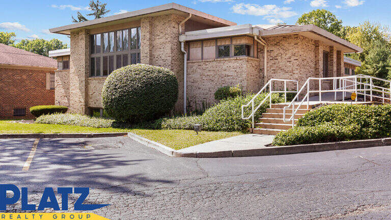 Medical office with six exam rooms in Howland Township available for lease