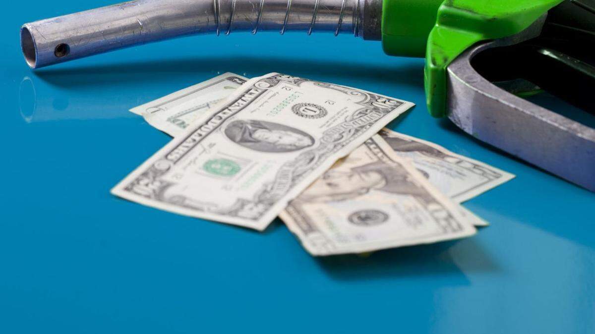 Ohio gas prices tumble below national average
