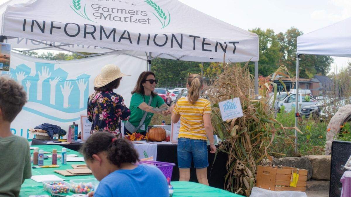 Downtown Warren hosts the Warren Farmers Market June–September with dozens of vendors, live music, cooking demonstrations, kids activities and free Tuesday yoga.