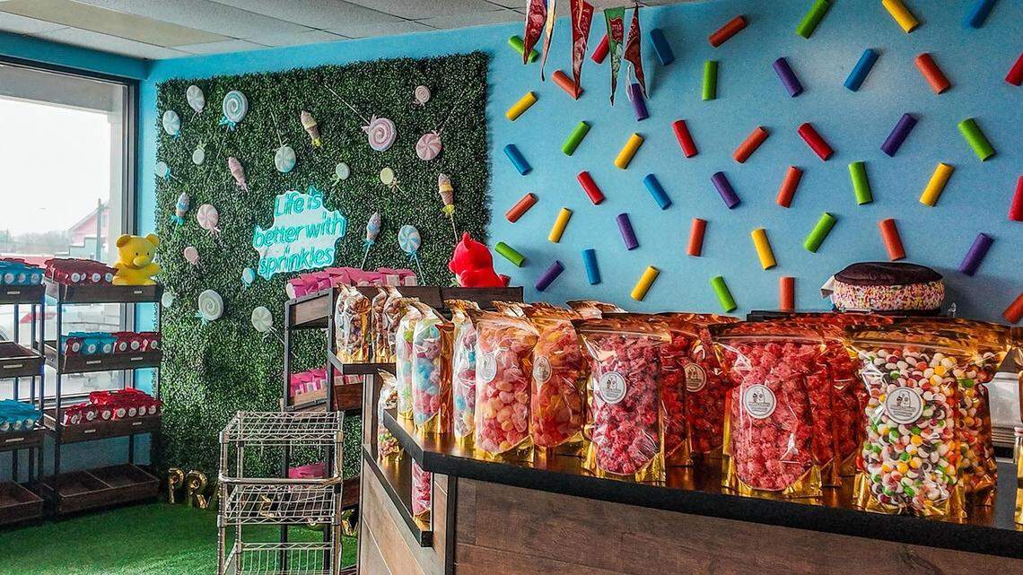 New candy and ice cream scoop shop now open in downtown Salem