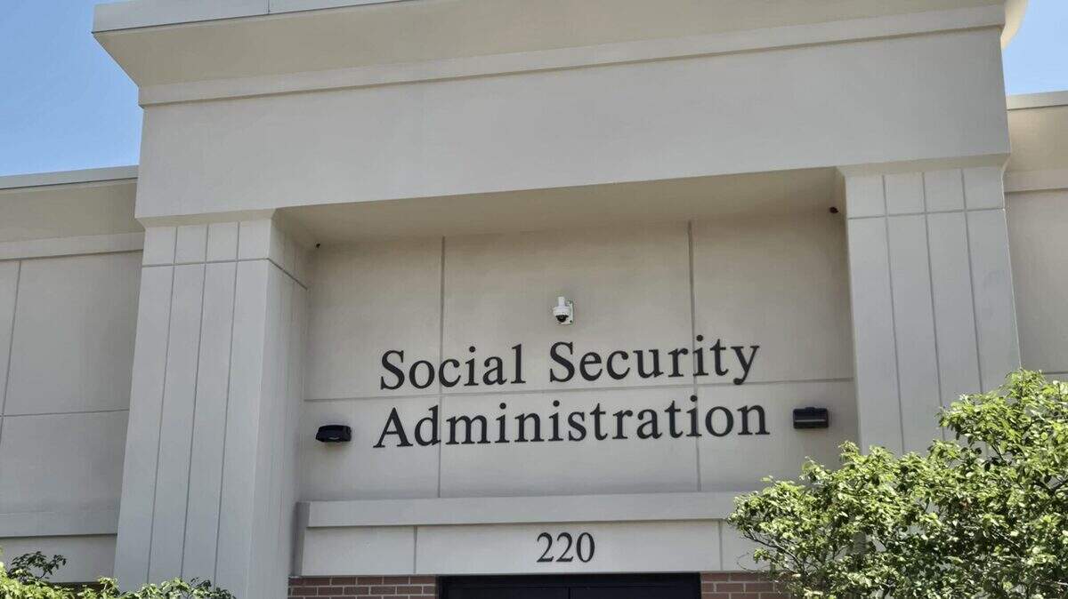 Ohio Sen. Bernie Moreno and Sen. Elizabeth Warren back lifting the Social Security payroll tax cap to delay insolvency and protect retirement benefits.