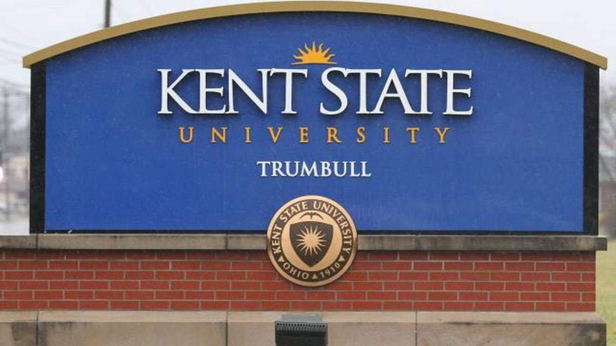 Over two hundred Mahoning Valley students learning about opportunities for women in STEM at Kent State University’s Trumbull County conference