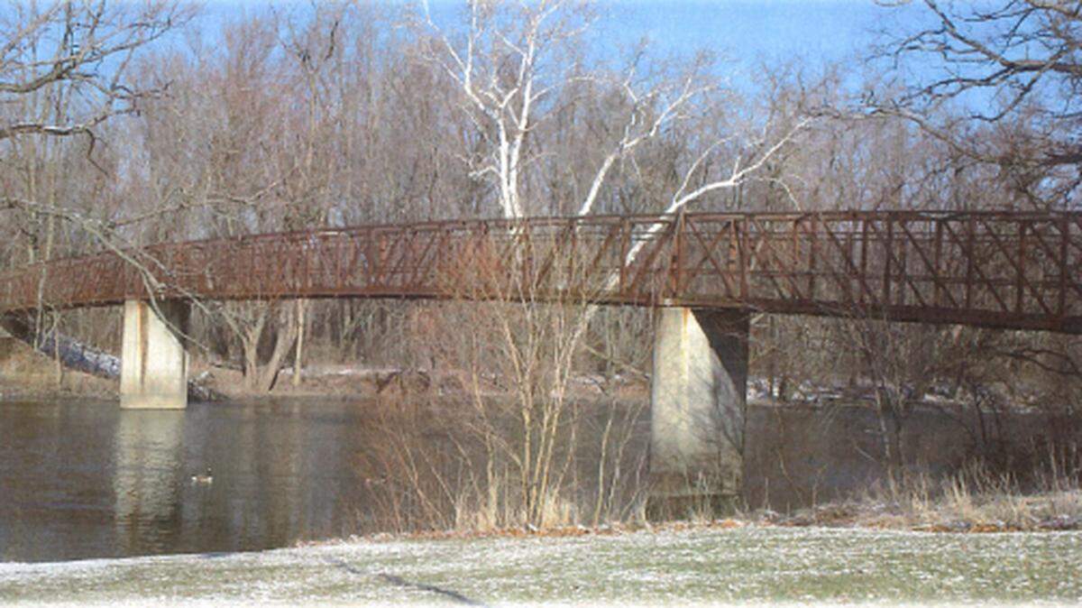 Officials in Warren and Trumbull County are revitalizing bridges and trails over the Mahoning River for both drivers and pedestrians in 2025.