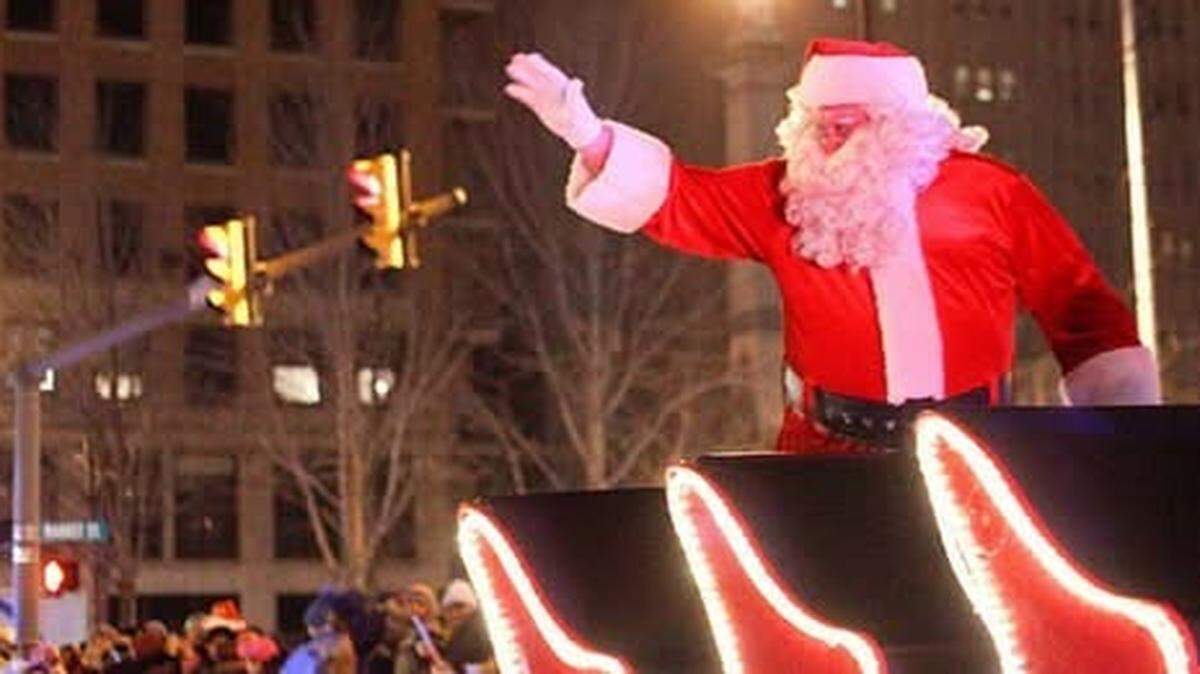 The City of Youngstown, Youngstown CityScape, the Downtown Youngstown Partnership and title sponsor WesBanco kick off the season Friday with the 2025 Holiday Parade, Sparkle Light-up Night and Flea on Phelps.