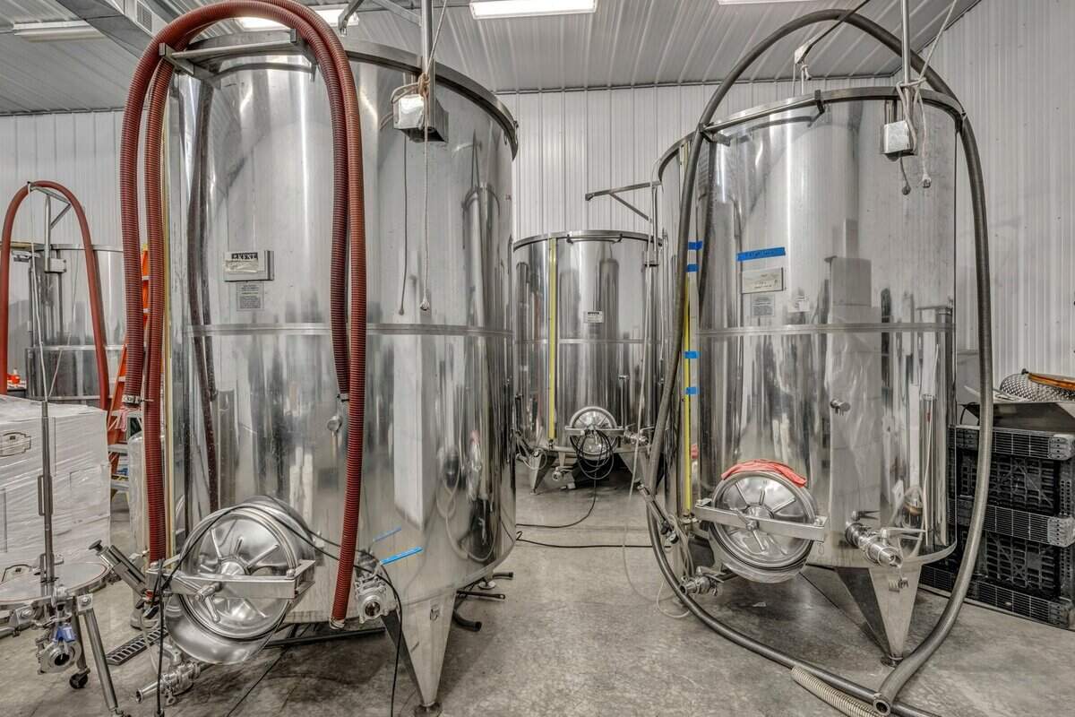 Mastropietro is a fully-equipped wine production facility with three acres of vineyards producing Chambourcin, Frontenac and Vidal Blanc grapes.