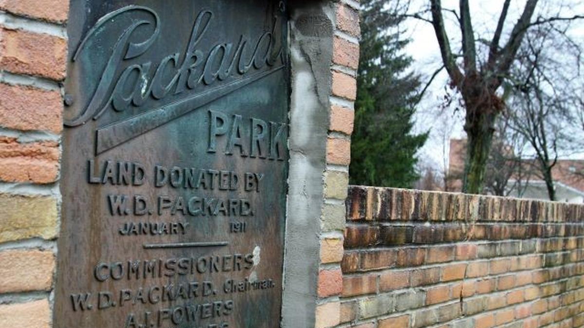 (Photo by William D. Lewis)