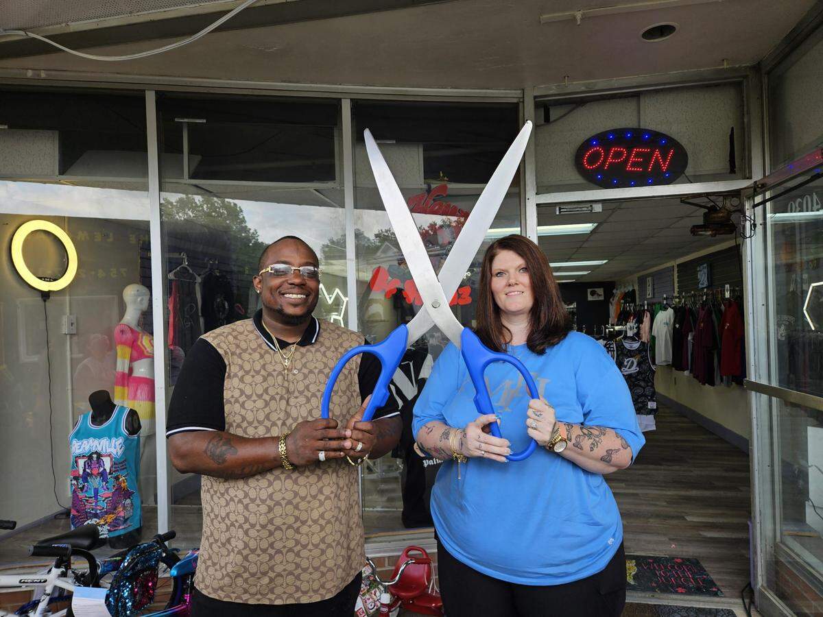 Owners Robert Lee Thurston Jr. and Melissa Thurston celebrate the grand opening of HOUZE Of Flavaz in Boardman. 
