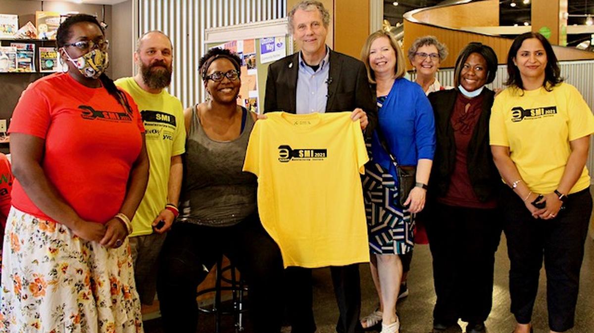 U.S. Senator Sherrod Brown visits OH WOW! The Roger &amp; Gloria Jones Children’s Center for Science &amp; Technology on Tuesday. From left to right: DeAudra Edgerson, summer camp coordinator for YWCA; Ralf Urbach, director of education at OH WOW!; LaShonda Allen, youth manager at YWCA; U.S. Senator Sherrod Brown; Leah Merritt, CEO of YWCA Mahoning Valley; Suzanne Barbati, director of OH WOW!; Shawntae Burton, Youngstown State University Outreach Coordinator ADMETE; and Varada Bhide, YWCA Mahoning Valley. (Ellen Wagner | Mahoning Matters) 